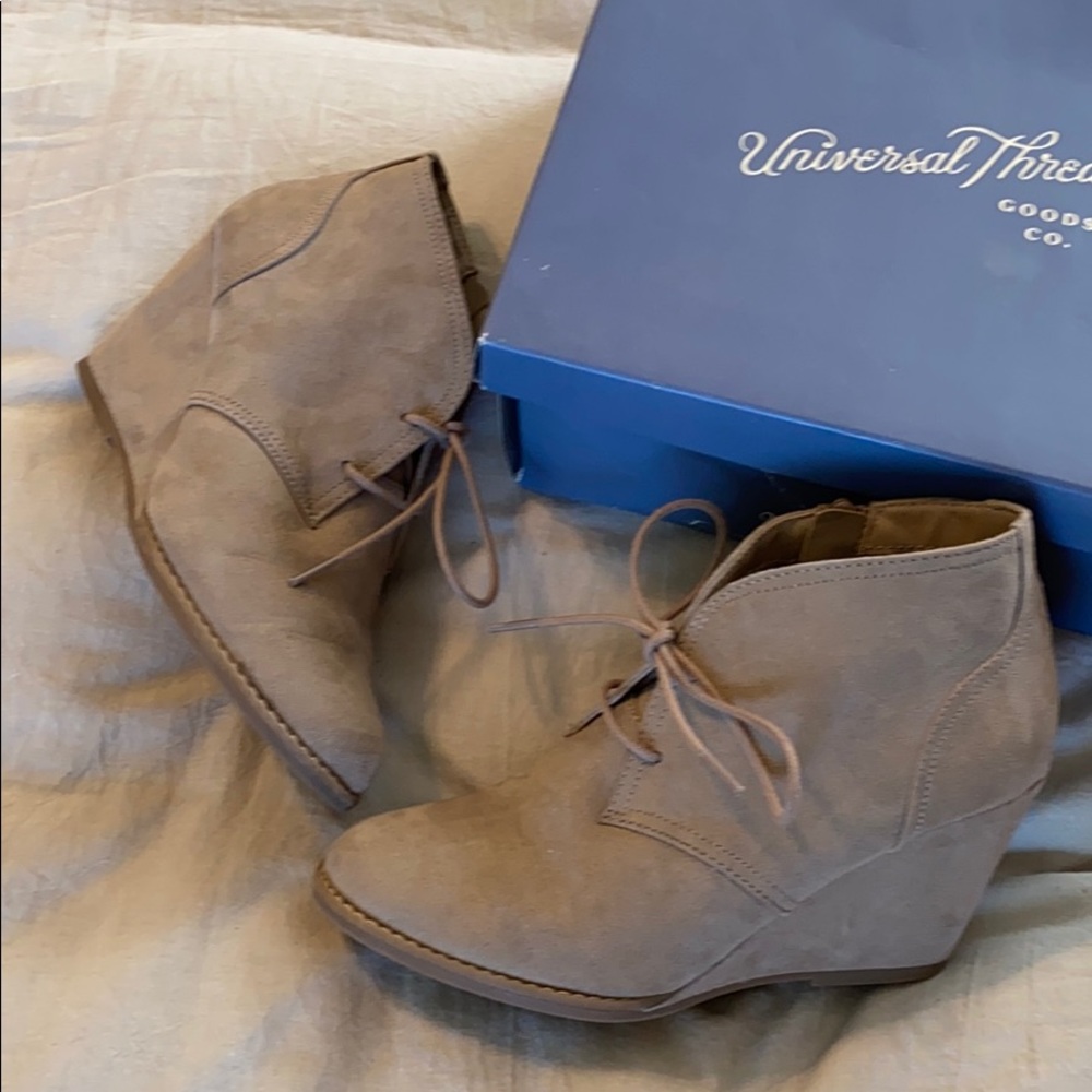 Universal Thread Bessie Taupe Wedge Bootie 8